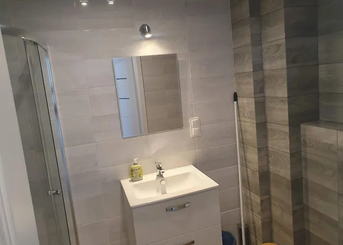 Number One Nova Wozownia * לז'נו